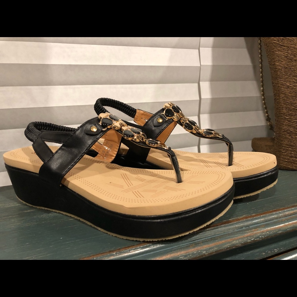 Siketu Sandals